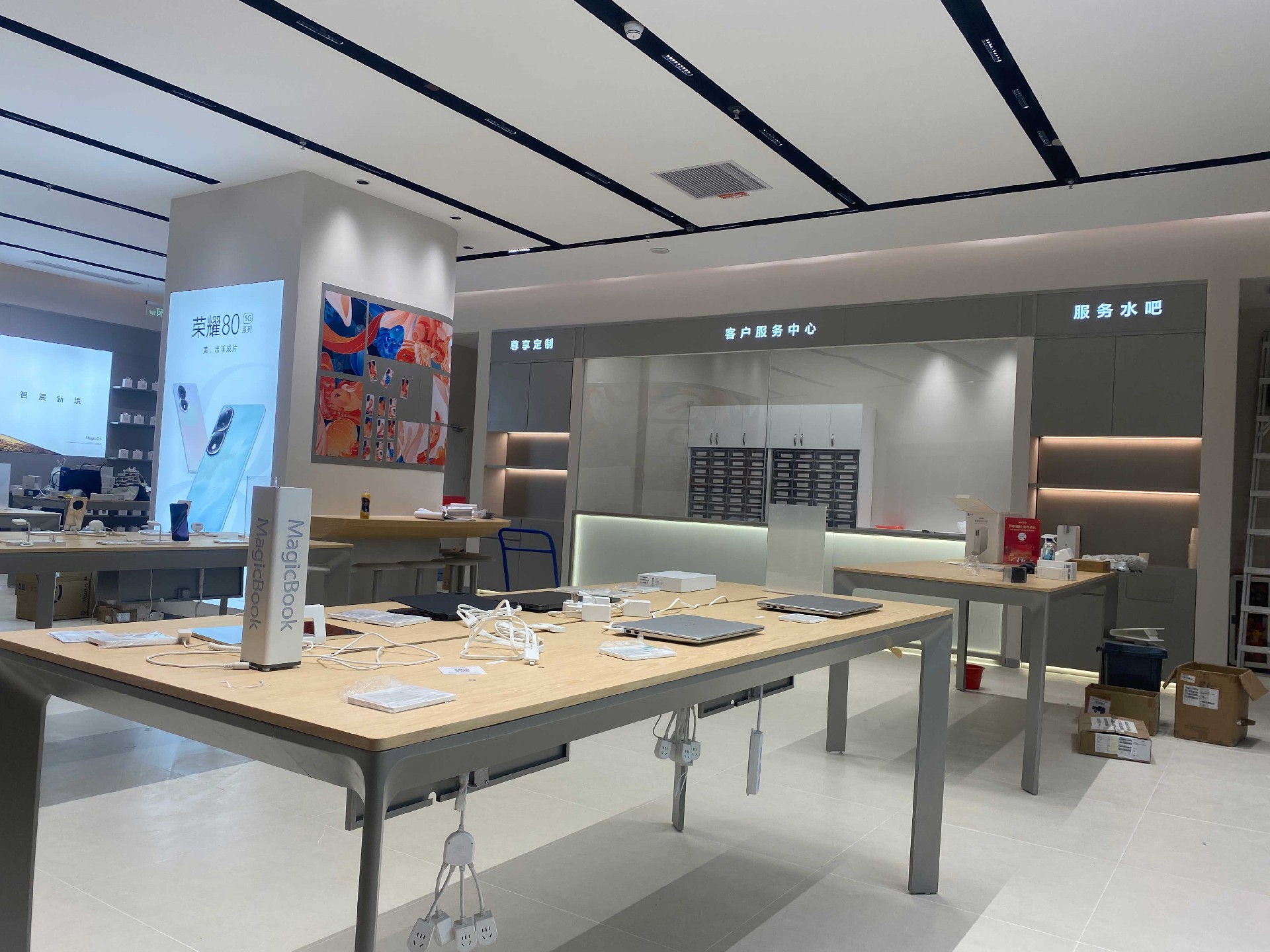 230平米荣耀手机店面装修设计效果图