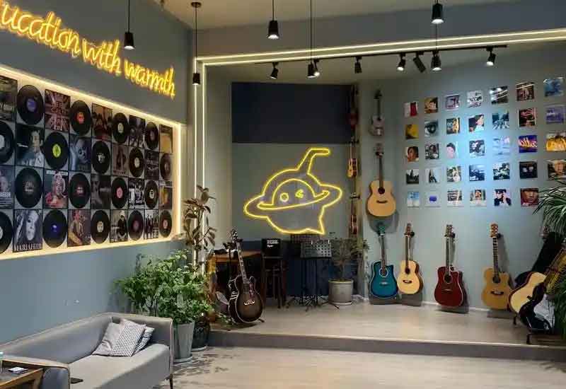 郑州乐器行店面装修：声学设计与乐器陈列展示技巧