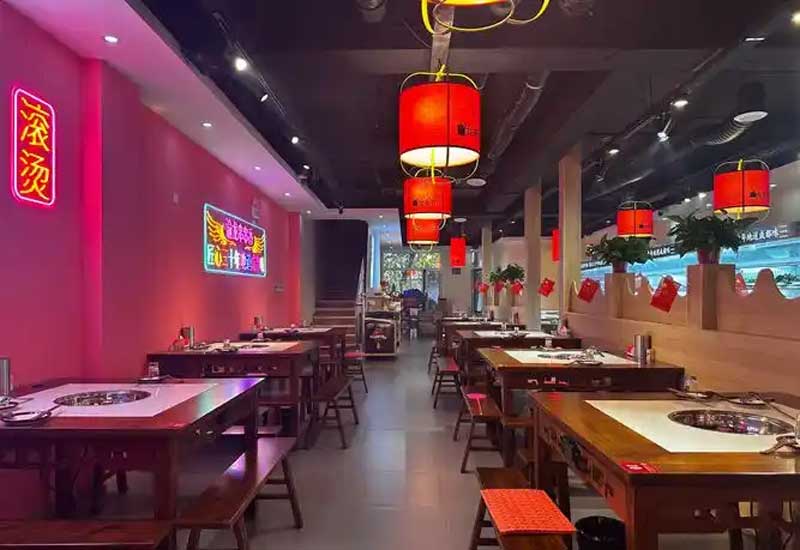 郑州串串香店装修设计：热闹氛围与自选餐台布局设计要点